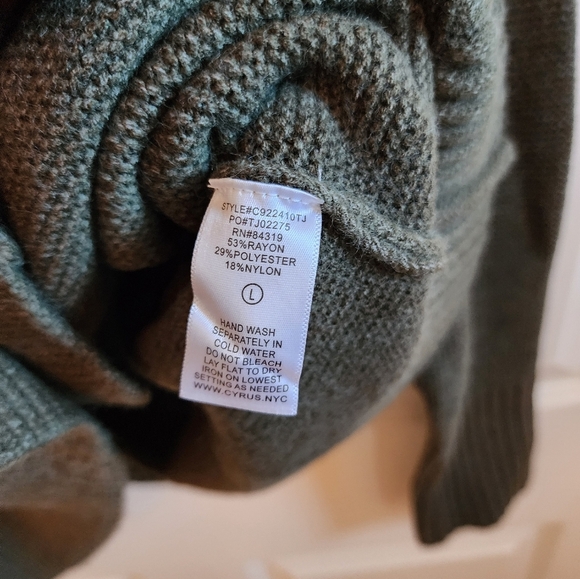 Cyrus Button Front Cardigan in Burt Olive 🫒 Large - Picture 4 of 5